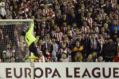 Llorente acaba com sonho do Sporting na Europa