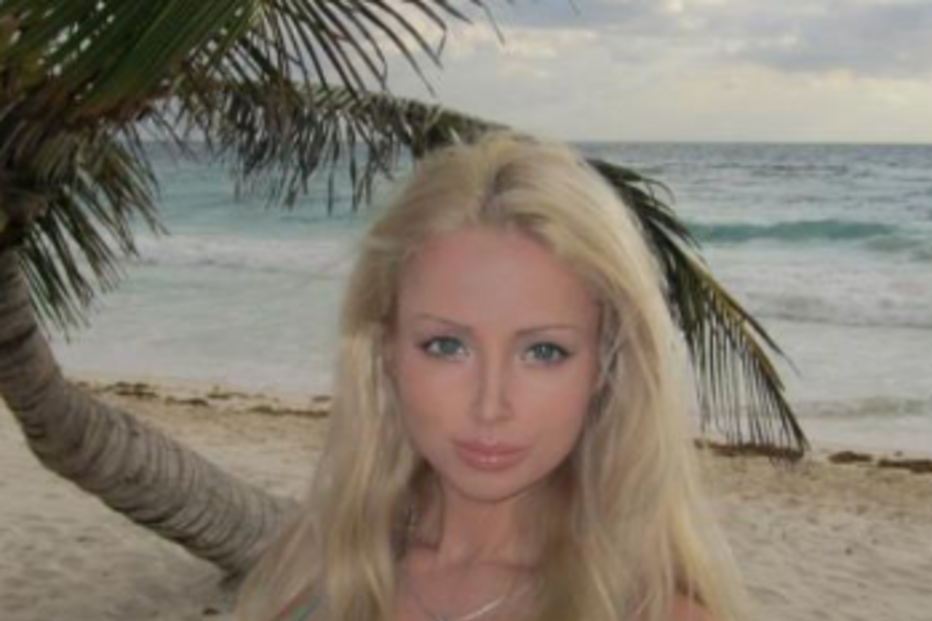 Copy (2012-04-24 17:28:14) Russa torna-se famosa por ser a Barbie de carne e osso