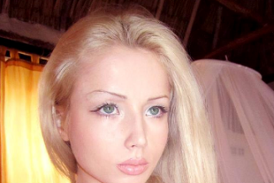 Copy (2012-04-24 17:28:14) Russa torna-se famosa por ser a Barbie de carne e osso