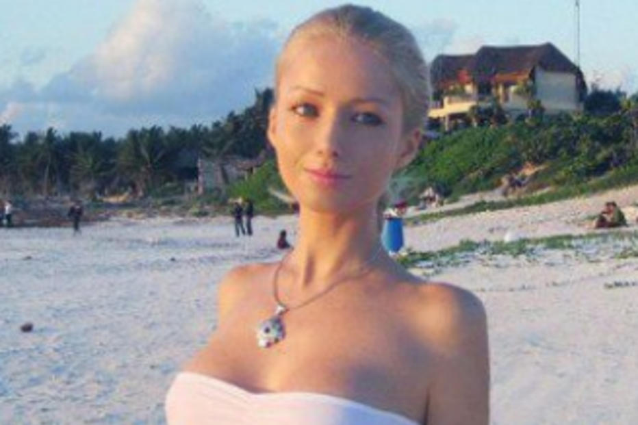 Copy (2012-04-24 17:28:14) Russa torna-se famosa por ser a Barbie de carne e osso