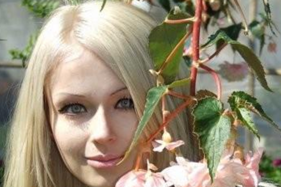 Copy (2012-04-24 17:28:14) Russa torna-se famosa por ser a Barbie de carne e osso