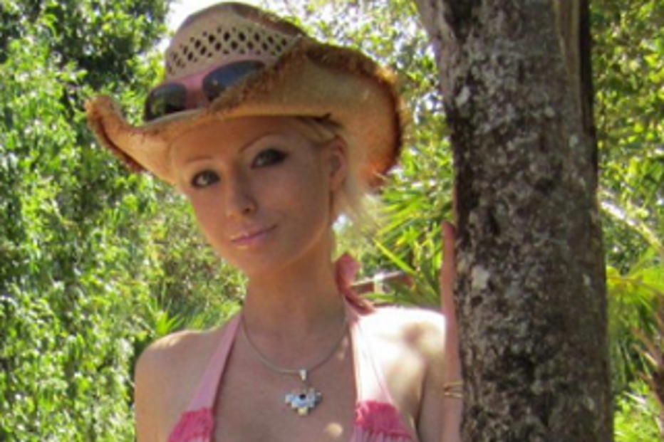 Copy (2012-04-24 17:28:14) Russa torna-se famosa por ser a Barbie de carne e osso