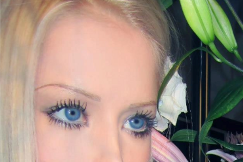 Copy (2012-04-24 17:28:14) Russa torna-se famosa por ser a Barbie de carne e osso