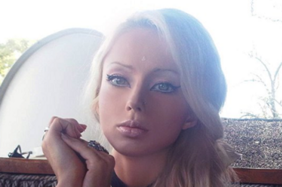 Copy (2012-04-24 17:28:14) Russa torna-se famosa por ser a Barbie de carne e osso