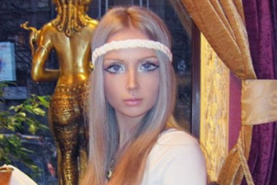 Copy (2012-04-24 17:28:14) Russa torna-se famosa por ser a Barbie de carne e osso