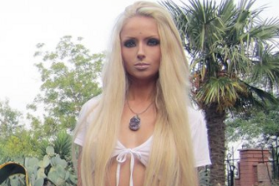 Copy (2012-04-24 17:28:14) Russa torna-se famosa por ser a Barbie de carne e osso