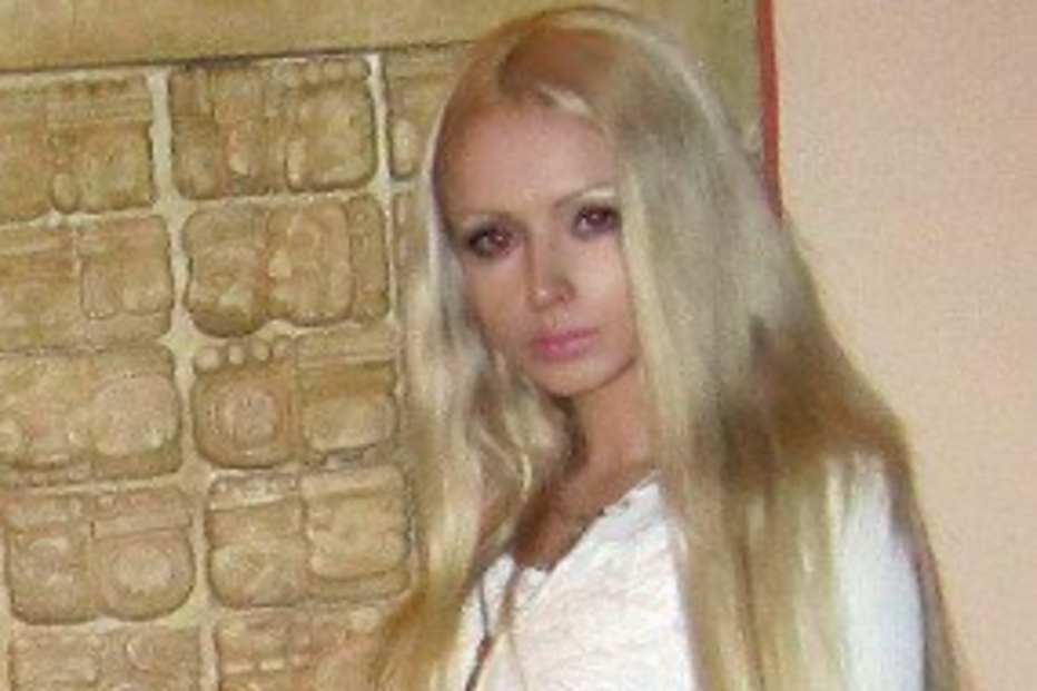 Copy (2012-04-24 17:28:14) Russa torna-se famosa por ser a Barbie de carne e osso