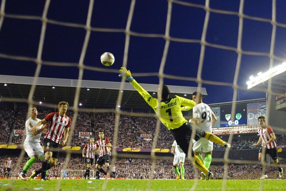 Llorente acaba com sonho do Sporting na Europa