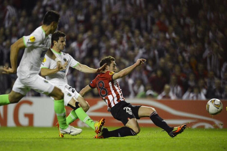 Llorente acaba com sonho do Sporting na Europa