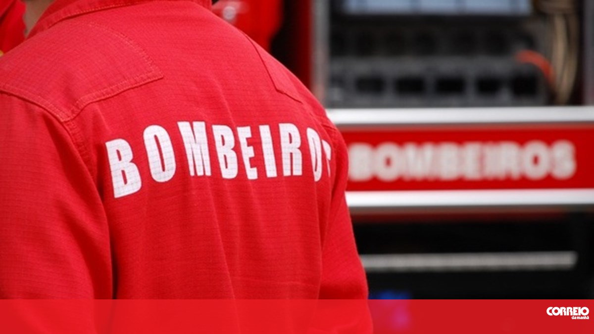 Incêndio em oficina de automóveis obriga a evacuar lar de idosos nas imediações – Portugal