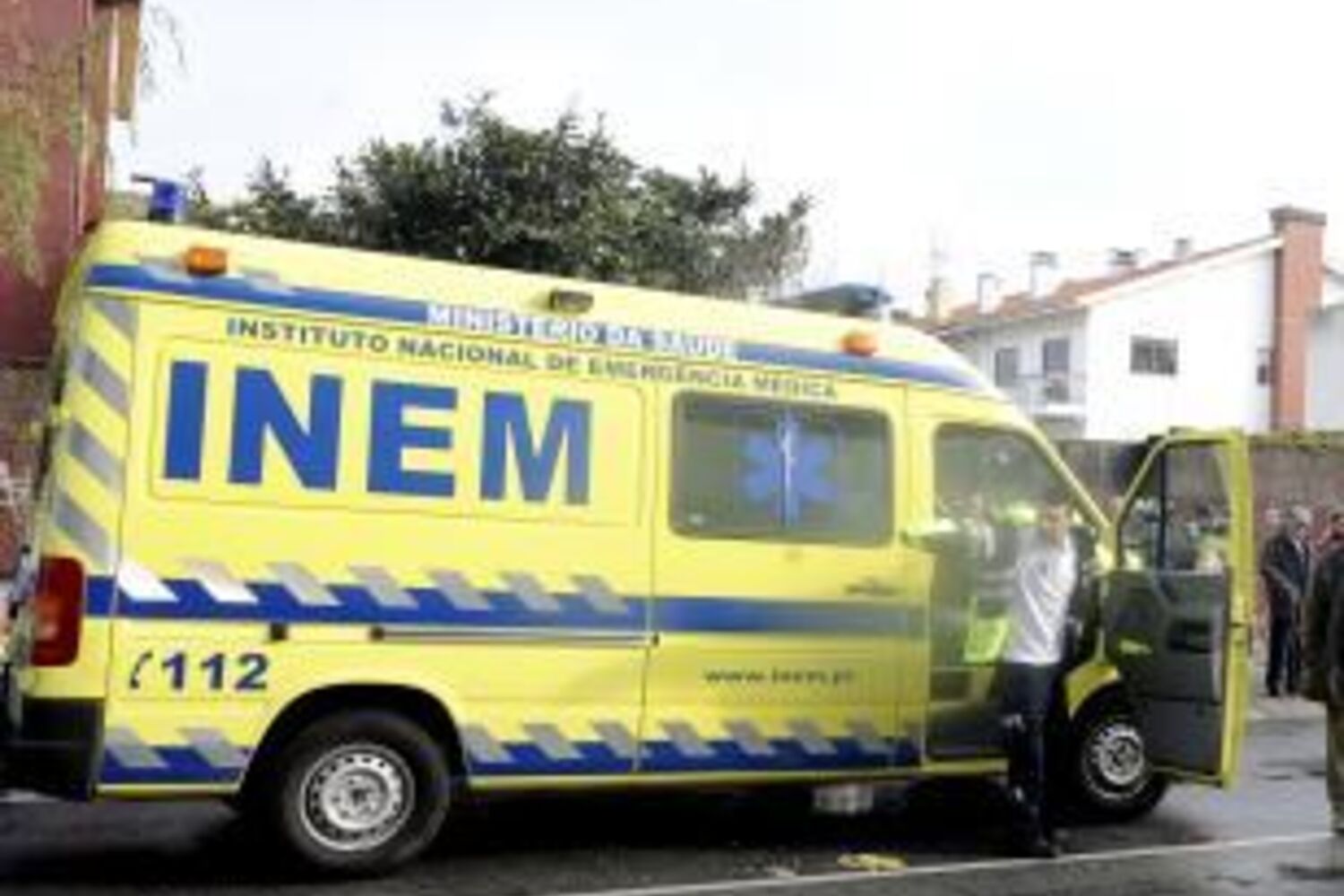 INEM vai apresentar queixa por mais de 21 mil chamadas falsas ...