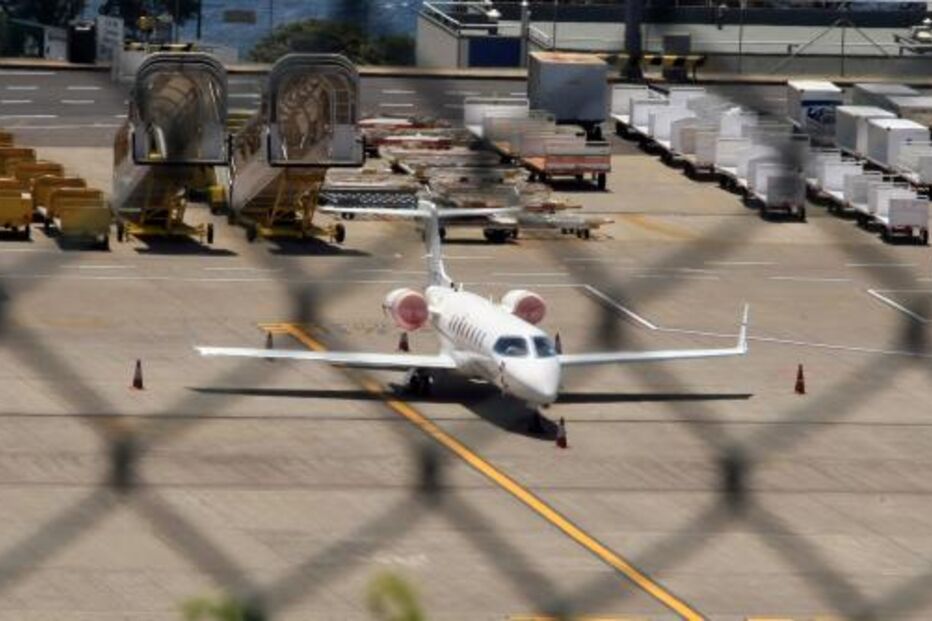 Aeroporto, serviços mínimos, ANAM, voos, greve, trabalhadores, NAV