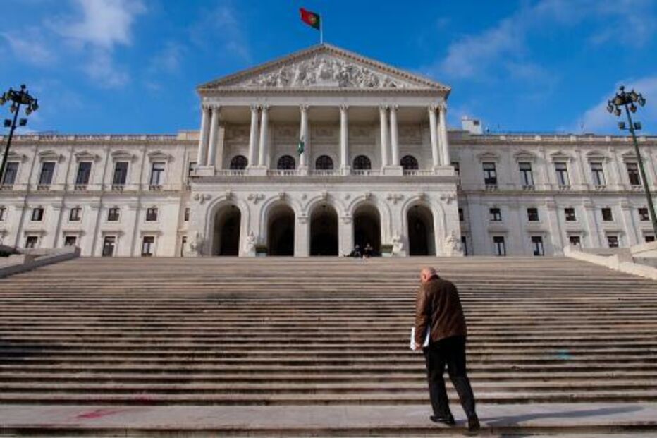 Acto adicional, Carlos Zorrinho, Assembleia da República, Portugal, Adenda, Tratado Orçamental
