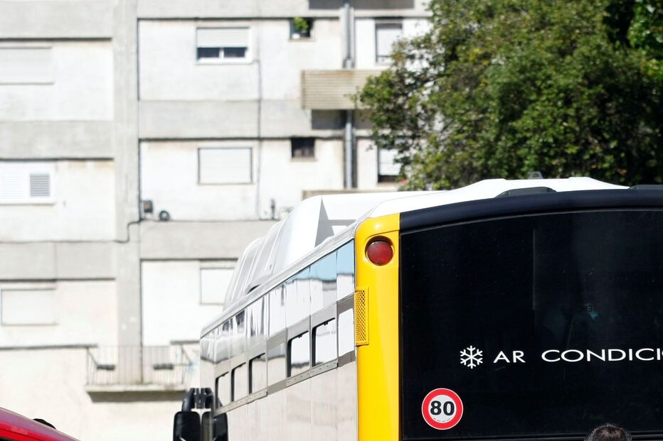ACIDENTE, AUTOCARRO, OLIVAIS, CARRIS, FERIDOS, CRIANÇAS, HOSPITAL