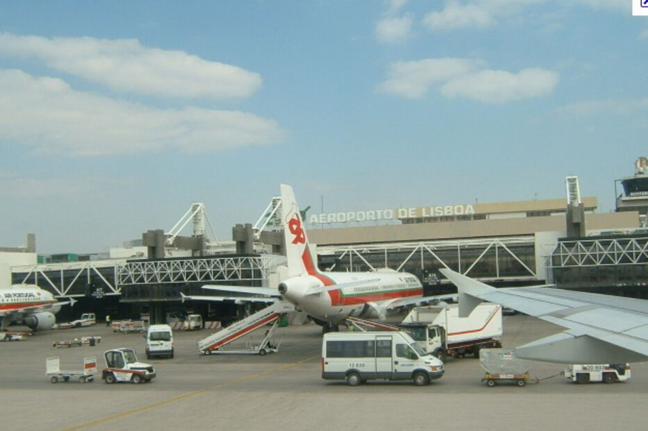 controladores aéreos; NAV - Navegação Aérea de Portugal; greve; TAP; sindicato