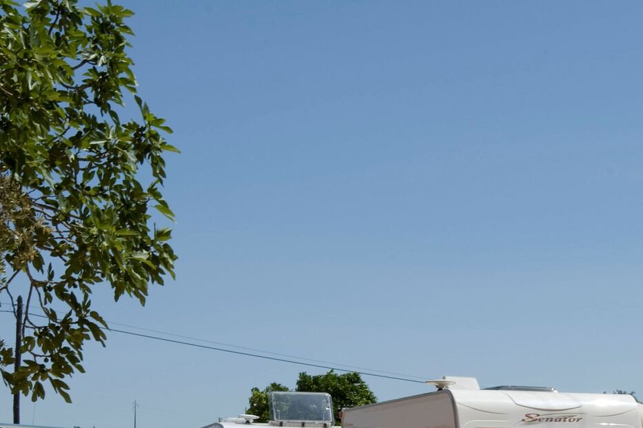 Parque de campismo ilegal desmontado em Portimão 