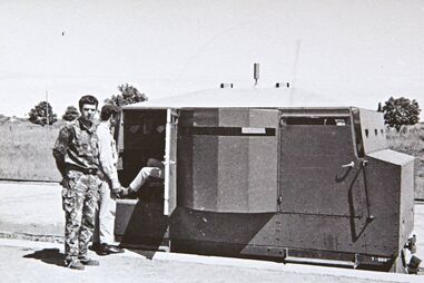 “Adoptámos um menino abandonado”  