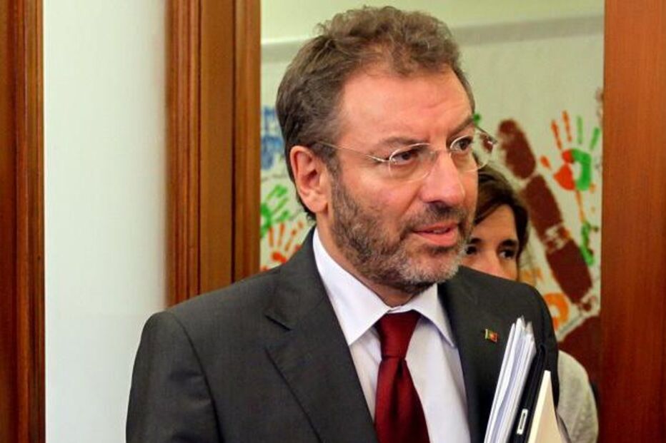 educação, ensino, mega-agrupamentos, agrupamentos, escolas, agregações, nuno crato