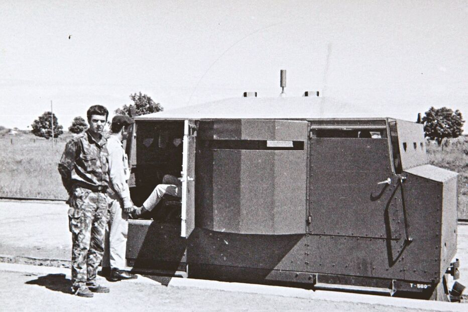 “Adoptámos um menino abandonado”  