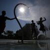 <![CDATA[ Temperaturas começam hoje a descer e normalizam na quinta-feira ]]>