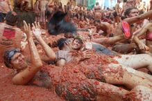 Espanha volta a vibrar com ousadia em festa do tomate