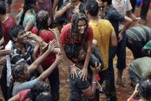 Espanha volta a vibrar com ousadia em festa do tomate