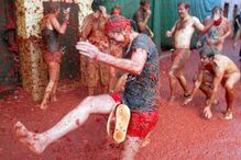 Espanha volta a vibrar com ousadia em festa do tomate