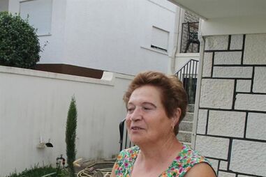 Anadia, assaltante, casa, calmamente, ladrão, espanca, idosa