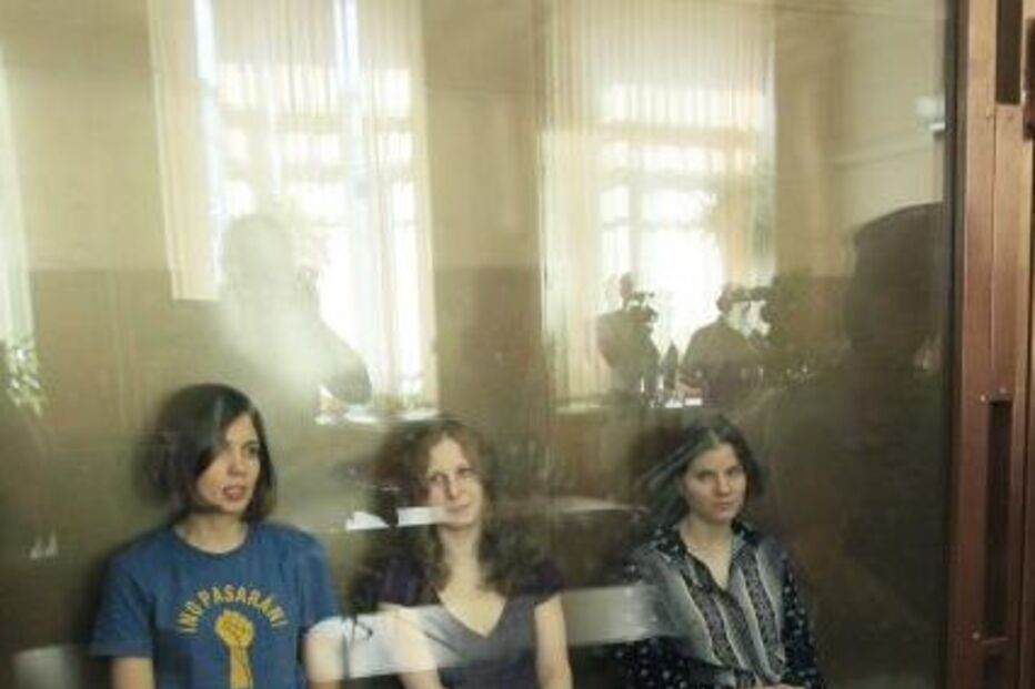 pussy riot, rússia, música, grupo, ucrânia, revista, playboy, fotografias