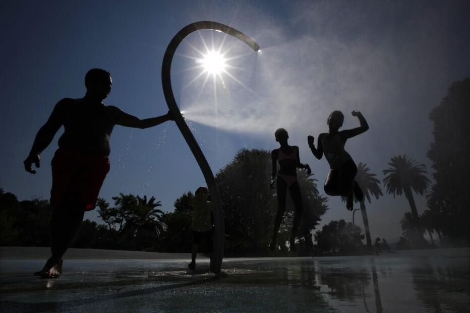 Europeus enfrentam onda de calor com muita sede e pouca roupa