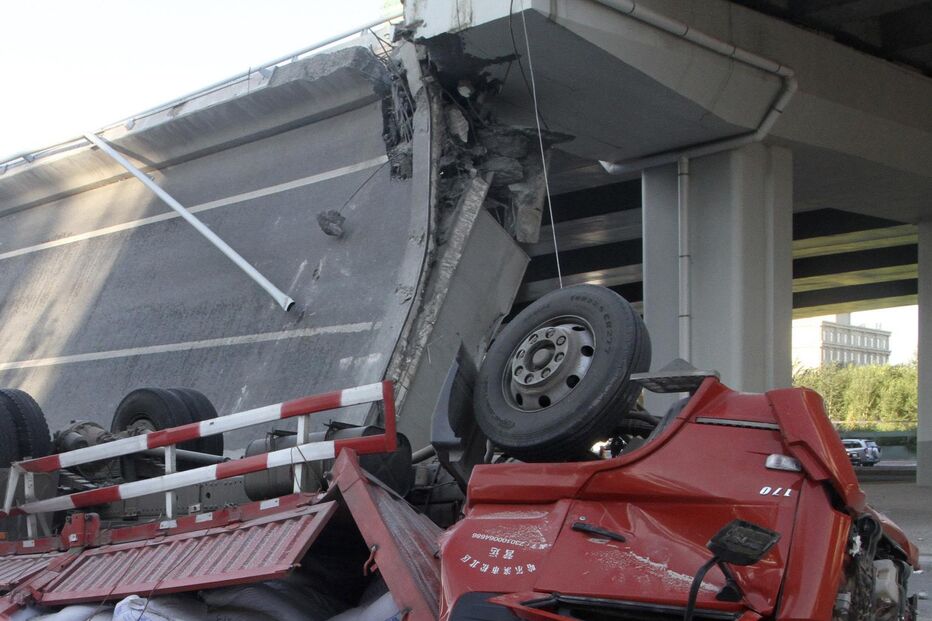 ponte, China, desmoronamento, Harbin, Yangmingtan, acidente, camião, mortos, feridos, queda