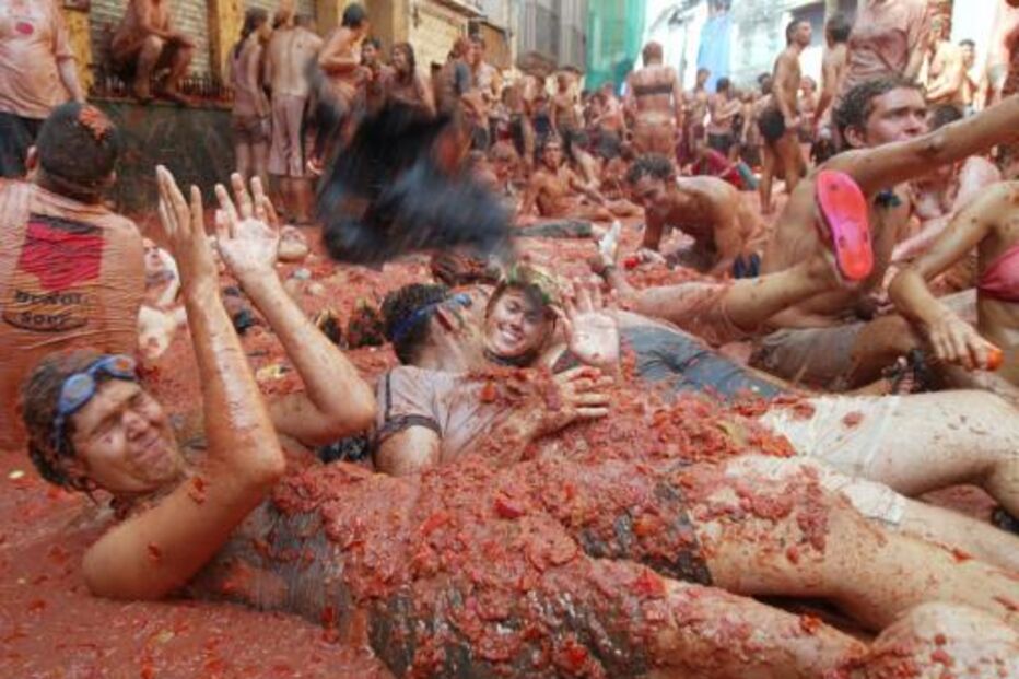 Espanha volta a vibrar com ousadia em festa do tomate