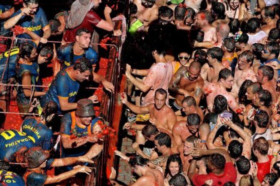 Espanha volta a vibrar com ousadia em festa do tomate