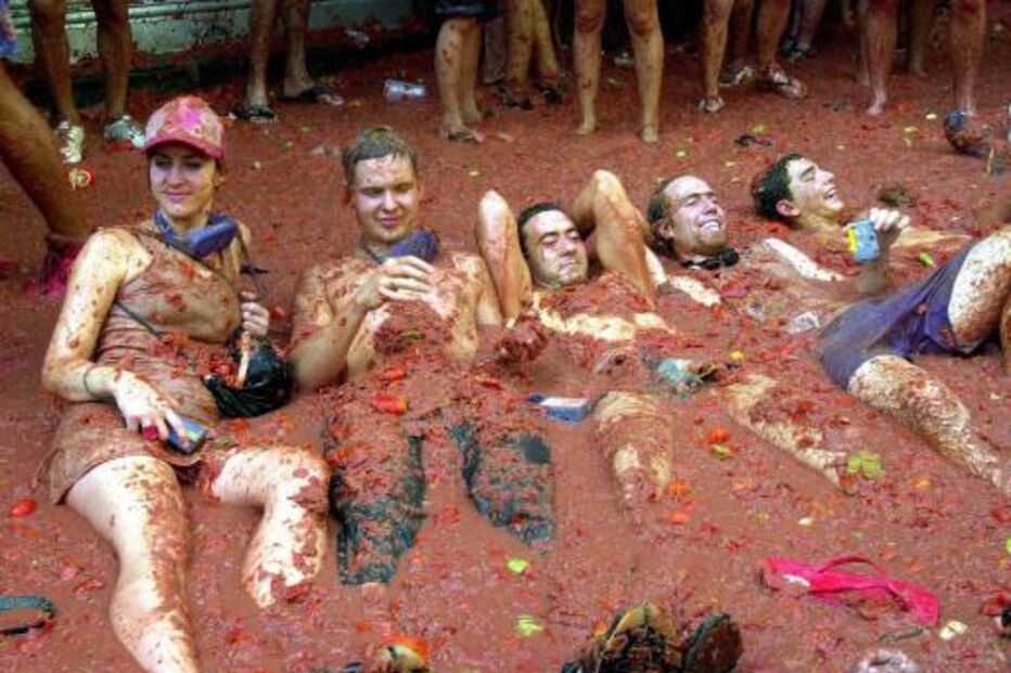 Espanha volta a vibrar com ousadia em festa do tomate
