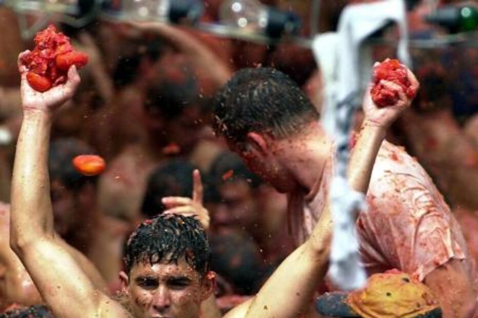 Espanha volta a vibrar com ousadia em festa do tomate