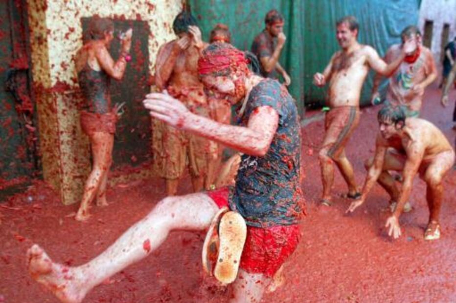 Espanha volta a vibrar com ousadia em festa do tomate