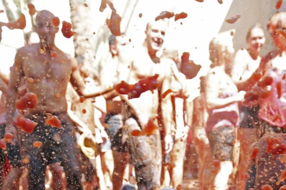 Espanha volta a vibrar com ousadia em festa do tomate