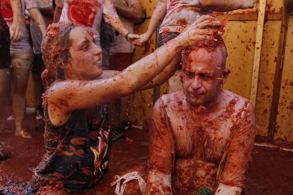 Espanha volta a vibrar com ousadia em festa do tomate