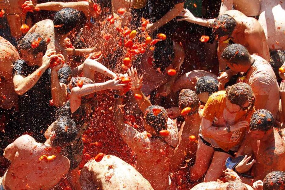 Espanha volta a vibrar com ousadia em festa do tomate