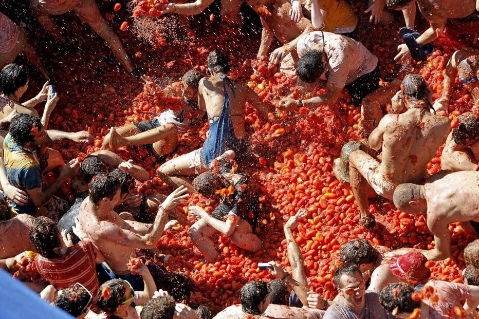 Espanha volta a vibrar com ousadia em festa do tomate