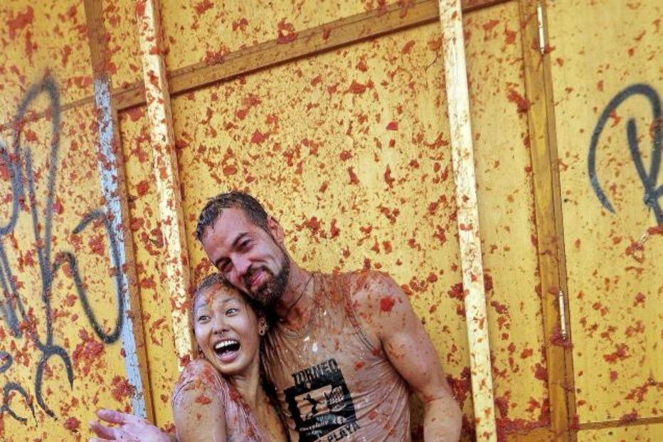 Espanha volta a vibrar com ousadia em festa do tomate