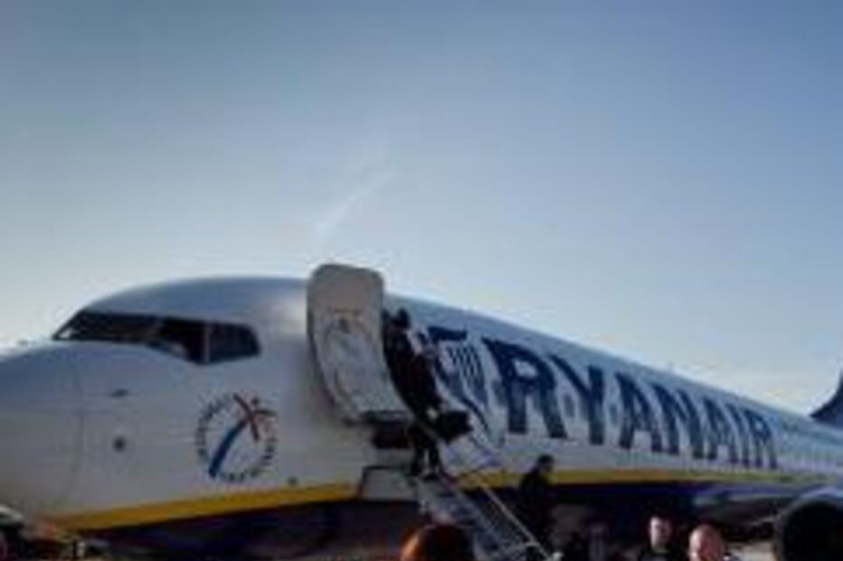 Ryanair, voo, polémica, caompanhia, aérea, Espanha, Europa, motor, falha, aterragem, emergência, pulgas, aeroporto, combustível