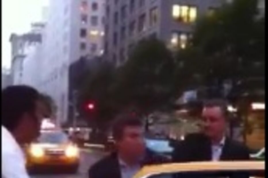 Nova Iorque, You Tube, YouTube, Táxi, Luta na rua, Agressões, Murros, Empurrões, Internet, Avenida