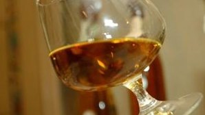 Rum angolano nasce em antiga adega de vinho de abacaxi