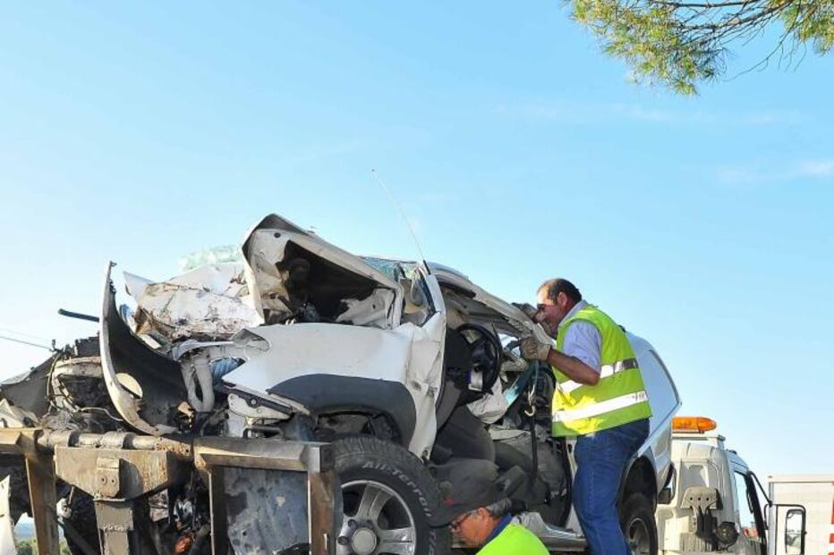 DESPISTE, CARRINHA, EDP, FUNCIONÁRIOS, MORTE, VELOCIDADE, POSTE