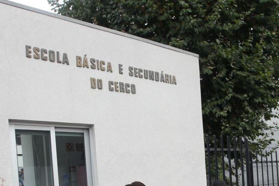 Turma chamada a ver agressão 