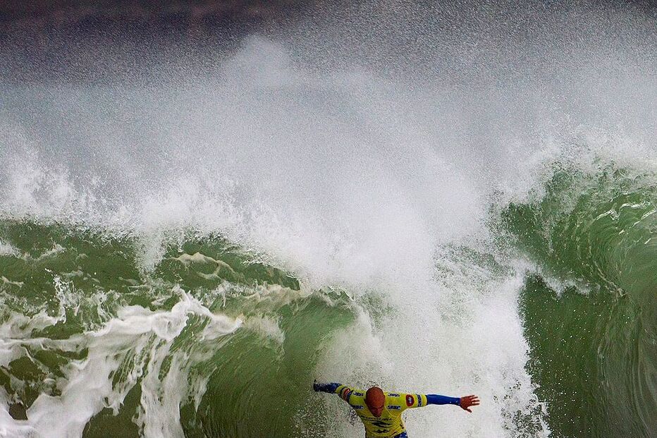 Brasileiro elimina  Slater em Peniche