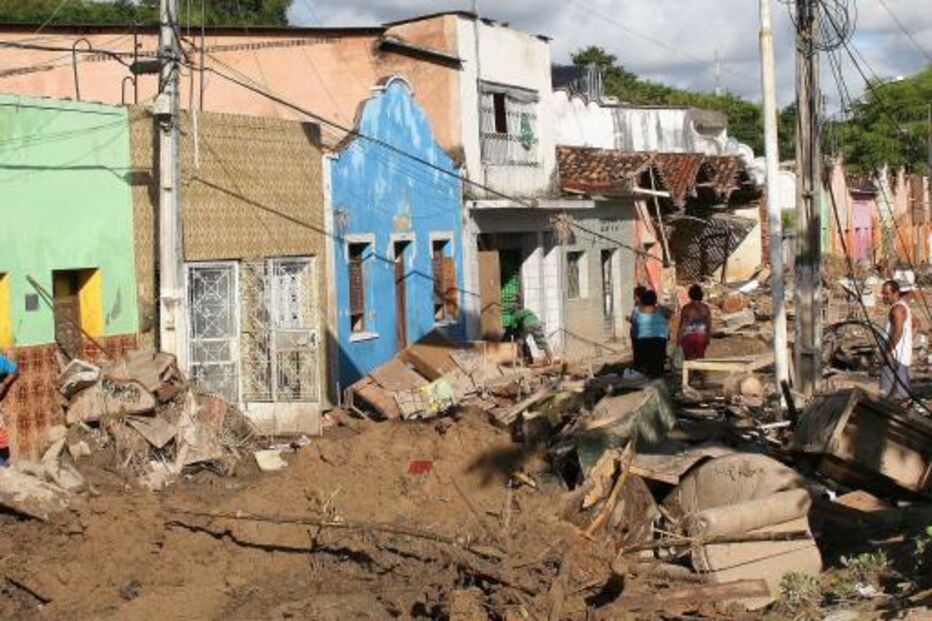 brasil, mau tempo, chuva, granizo, casas, vento