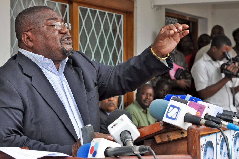 Ossufo Momadedo,  Renamo (na oposição em Moçambique) Afonso Dhalakama