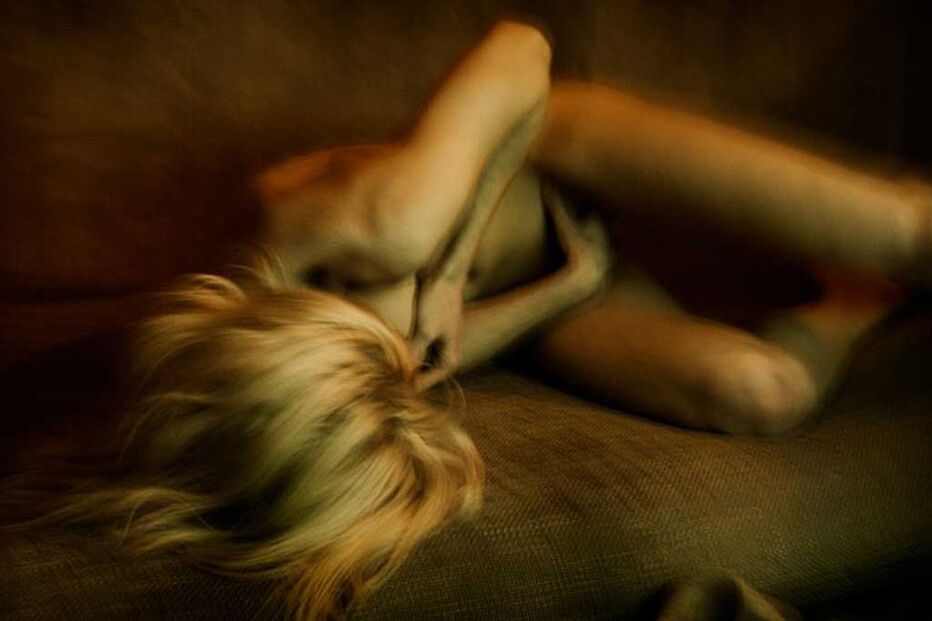 Mulheres em êxtase sexual marcam exposição ousada em Paris